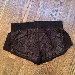 Lululemon running shorts, 2.5”, blk floral, sz 8